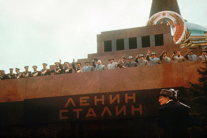 В Мавзолее на Красной площади по-прежнему лежит не только...