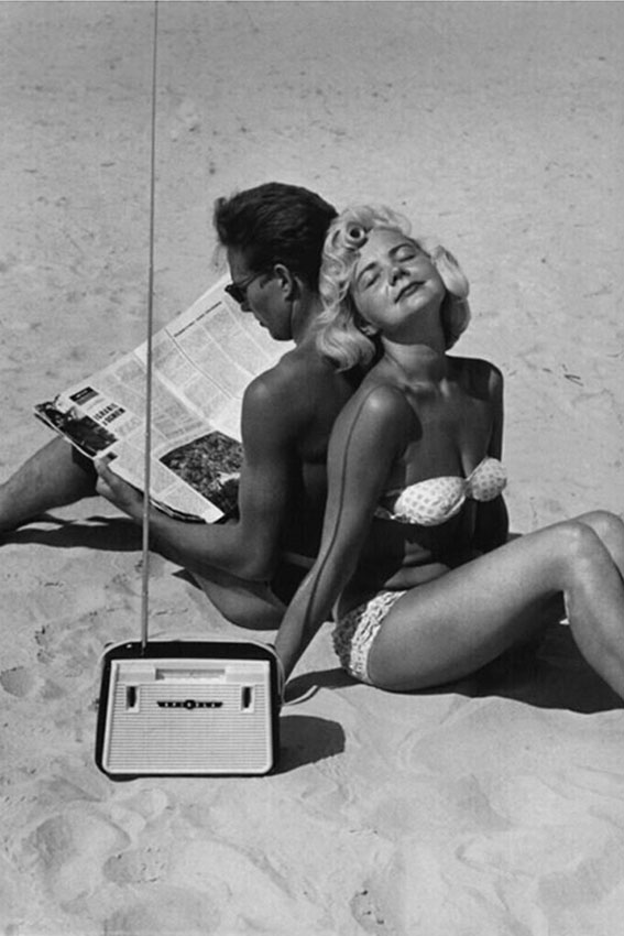 Отдых на пляже, Юрмала, Латвийская ССР, 1960 фото Виктор Руйкович.