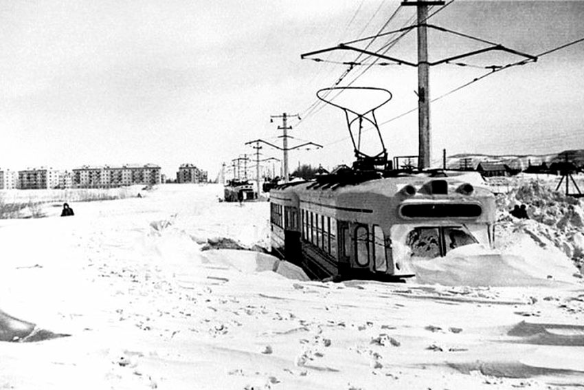 Застрявшие в снегу трамваи, Комсомольск-на-Амуре, 1960 год.