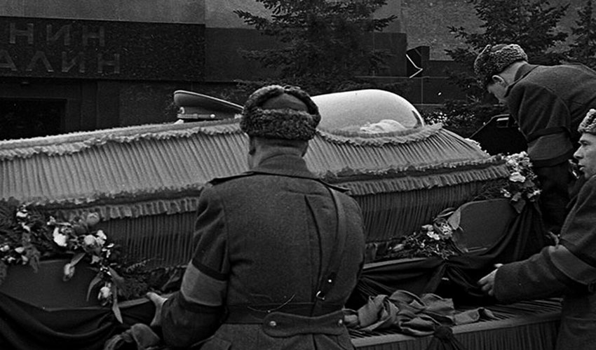 31 октября 1961 год из мавзолея вынесли тело Сталина. Похороны...