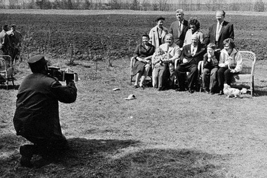 Президент Республики Куба Фидель Кастро фотографирует...