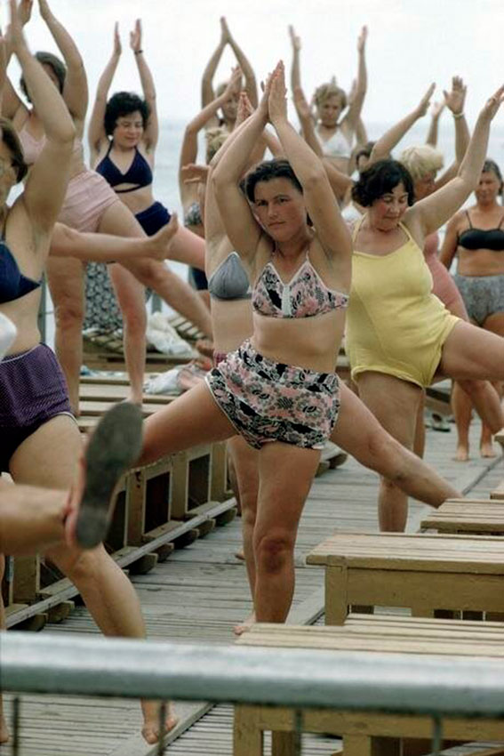 Утренняя разминка в одном из санаториев Сочи. 1963