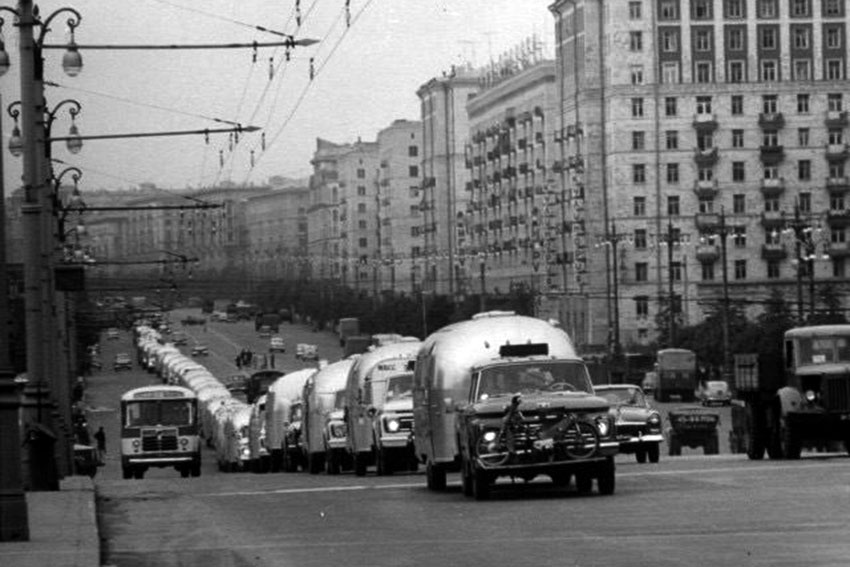 Автопробег американских туристов через Африку, Европу...