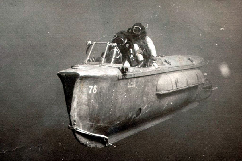Израильская коммандос, пилотируемая торпеда , 1967 год. Израильская коммандос, пилотируемая торпеда , 1967 год.