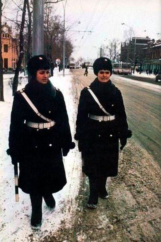 Хабаровские женщины-регулировщицы, СССР, 1968 год. Хабаровские женщины-регулировщицы, СССР, 1968 год.