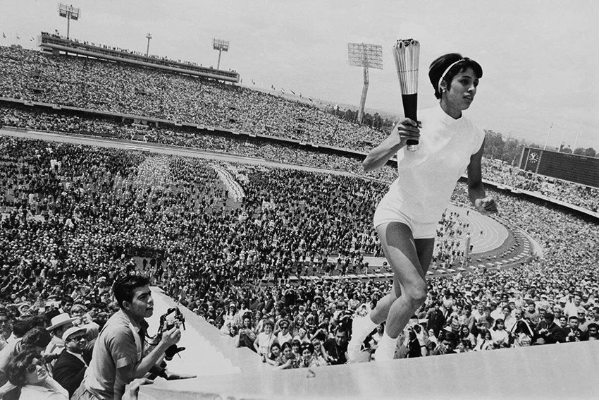 1968 году впервые в истории Олимпийский огонь зажгла женщина.... 1968 году впервые в истории Олимпийский огонь зажгла женщина....