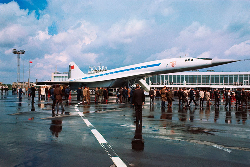 21 мая 1969 года в Шереметьево состоялся дебютный показ Ту-144... 21 мая 1969 года в Шереметьево состоялся дебютный показ Ту-144...