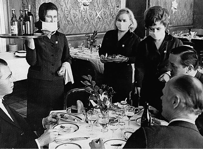 Ресторан гостиницы «Националь», Москва, 1969 год. Официантки... Ресторан гостиницы «Националь», Москва, 1969 год. Официантки...