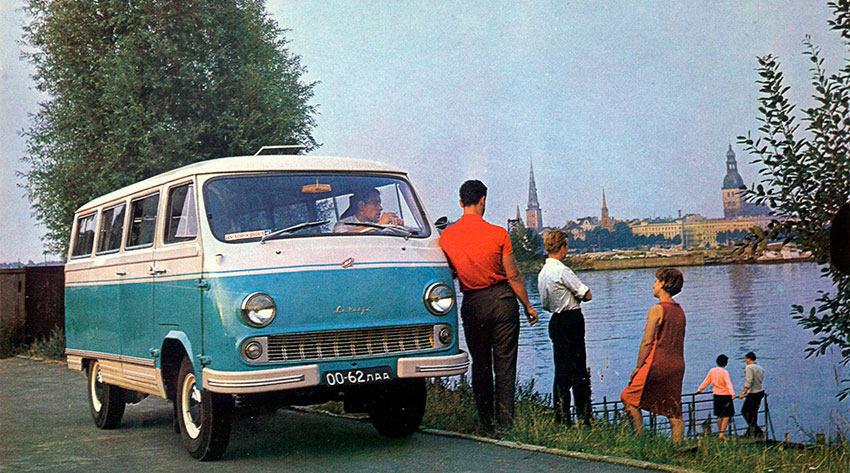 РАФ 977 на левом берегу реки Даугавы в Риге, 1969 год. РАФ 977 на левом берегу реки Даугавы в Риге, 1969 год.