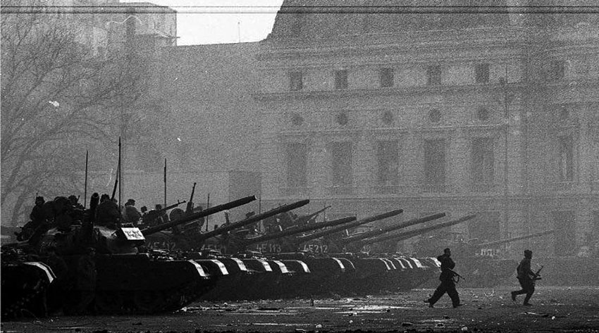 Танки в центре Бухареста во время декабрьского госпереворота.... Танки в центре Бухареста во время декабрьского госпереворота....
