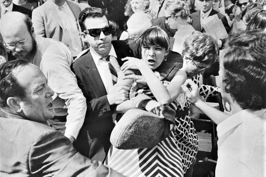 4 июня 1969 года студенты Колумбийского университета в Нью-Йорке... 4 июня 1969 года студенты Колумбийского университета в Нью-Йорке...