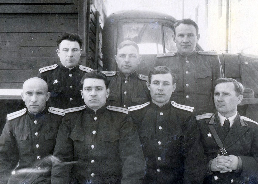 После военная фото офицеров.