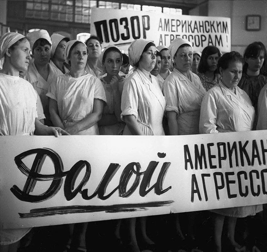 Кондитерская фабрика Красный Октябрь, 1970 год. Кондитерская фабрика Красный Октябрь, 1970 год.