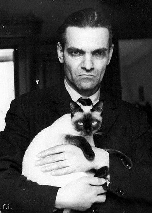 Юрий Кнорозов, самый мрачный любитель котов и по совместительству... Юрий Кнорозов, самый мрачный любитель котов и по совместительству...