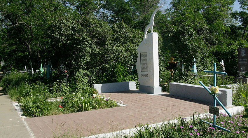 9 мая 1972 год на городском кладбище (пр. Строителей) торжественно... 9 мая 1972 год на городском кладбище (пр. Строителей) торжественно...