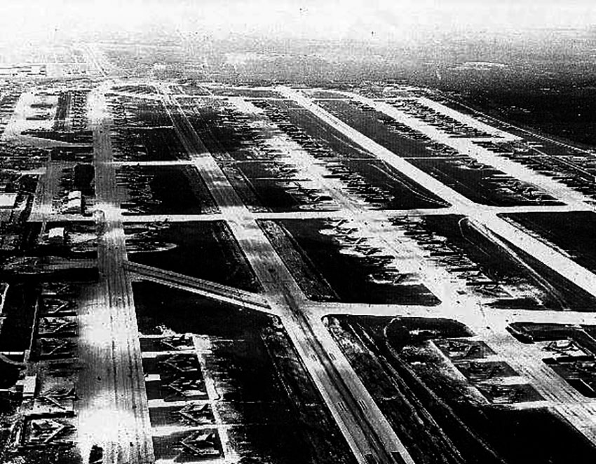 База ВВС США Андерсен (Andersen AFB) со 150 стратегическими бомбардировщиками... База ВВС США Андерсен (Andersen AFB) со 150 стратегическими бомбардировщиками...