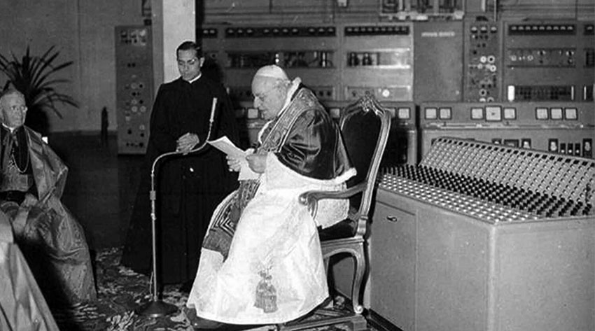 В 1931 году, у государства появится собственная радиостанция...