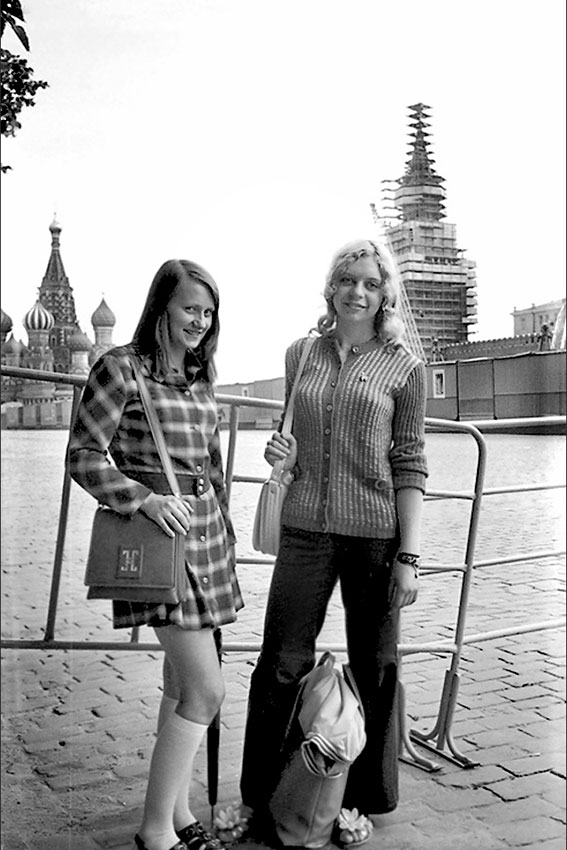 Девушки из 1974 года на Красной Площади.