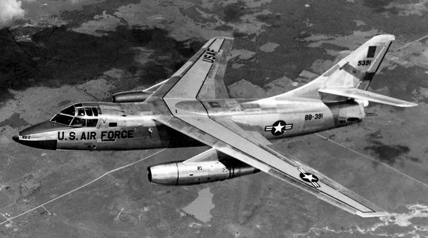 Самолет-шпион RB-66.