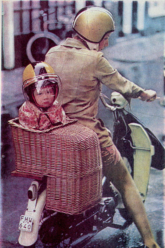 За то в каске, 1977 год.