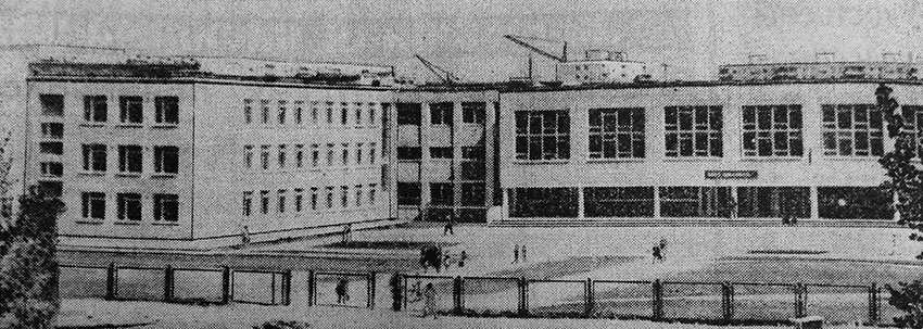 1 сентября здание школы №9 было построено на ул. Ломоносова,...