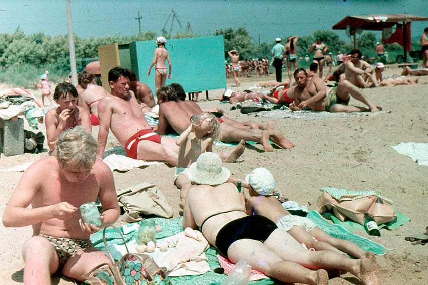 Городской пляж в Керчи, 1978 год.