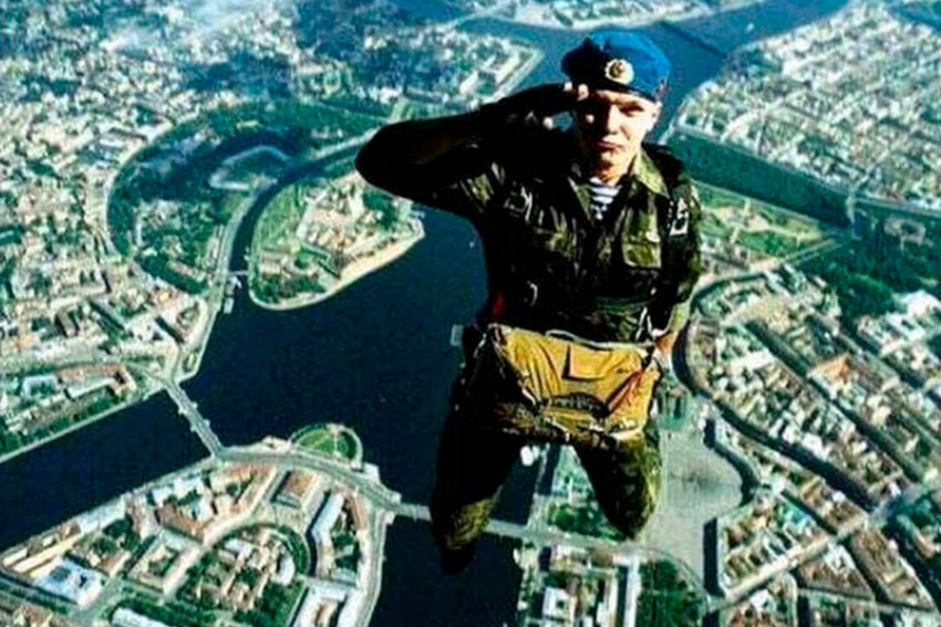 Десантник на фоне города Ленинградом - Санкт Петербург,...