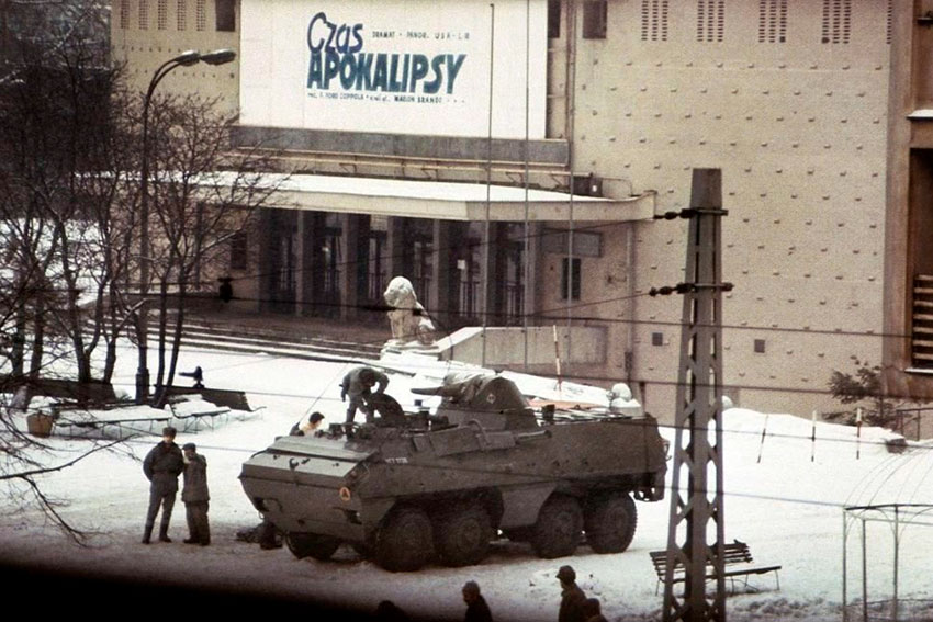 Военное положение в Польше после забастовок и боев с местным...