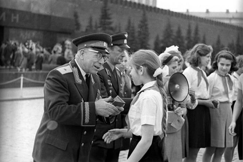 Приём пионеров в комсомол на Красной площади, 1968 год, Москва.