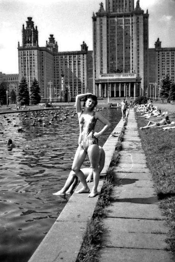 СССР, Купания в фонтане МГУ, 1989 год. СССР, Купания в фонтане МГУ, 1989 год.