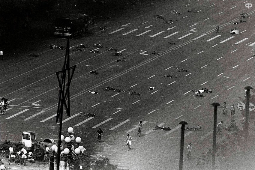 4 июня 1989 года китайские власти открыли огонь по студентам... 4 июня 1989 года китайские власти открыли огонь по студентам...