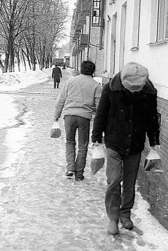 В 1990 году в городе Казани, СССР, транспортировали разливное... В 1990 году в городе Казани, СССР, транспортировали разливное...