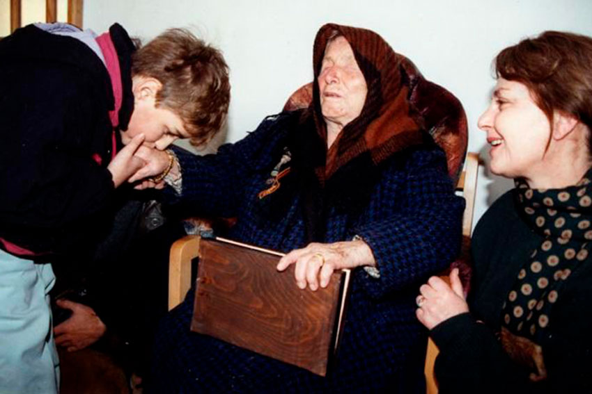 На приеме у предсказательницы Ванги, Болгария, 1990–е году. На приеме у предсказательницы Ванги, Болгария, 1990–е году.