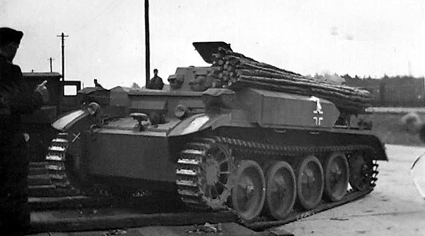 Загрузка на Pz.Kpfw.II (F), лето 1941 год. Загрузка на Pz.Kpfw.II (F), лето 1941 год.