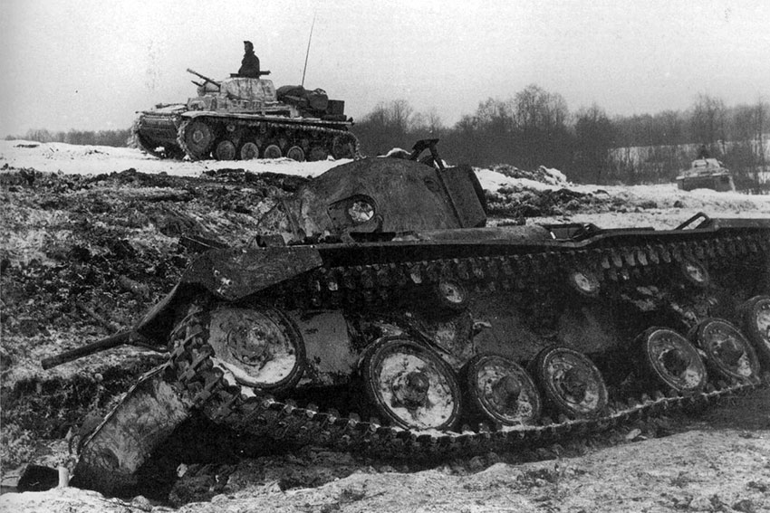 Pz.Kpfw. II перевал сбитый у реки Истра советский танк «Валентин»... Pz.Kpfw. II перевал сбитый у реки Истра советский танк «Валентин»...