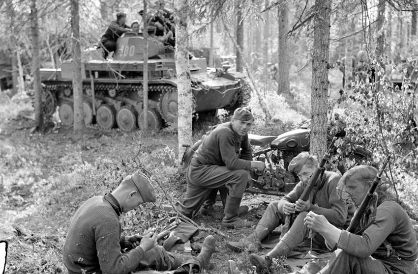 Отдых в лесу, 1941 год. Отдых в лесу, 1941 год.