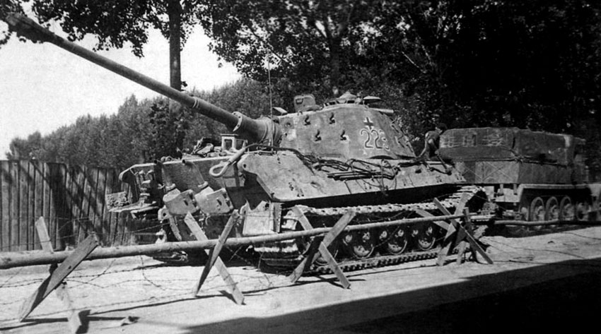 Буксировка неисправного PZ.Kpfw. VI Ausf. B «Королевский тигр»... Буксировка неисправного PZ.Kpfw. VI Ausf. B «Королевский тигр»...