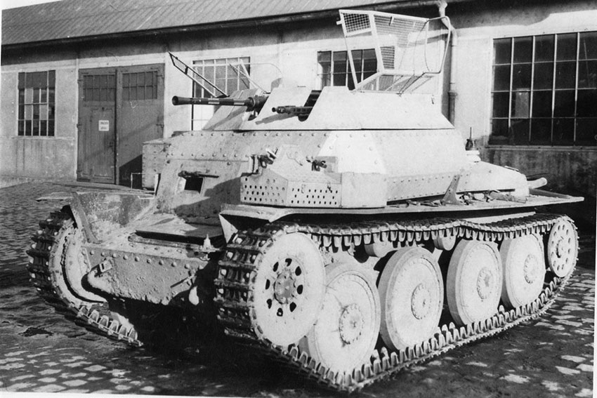 Разведывательный танк Aufklärungspanzer 38 (t), вооруженный 20-мм орудием. Разведывательный танк Aufklärungspanzer 38 (t), вооруженный 20-мм орудием.