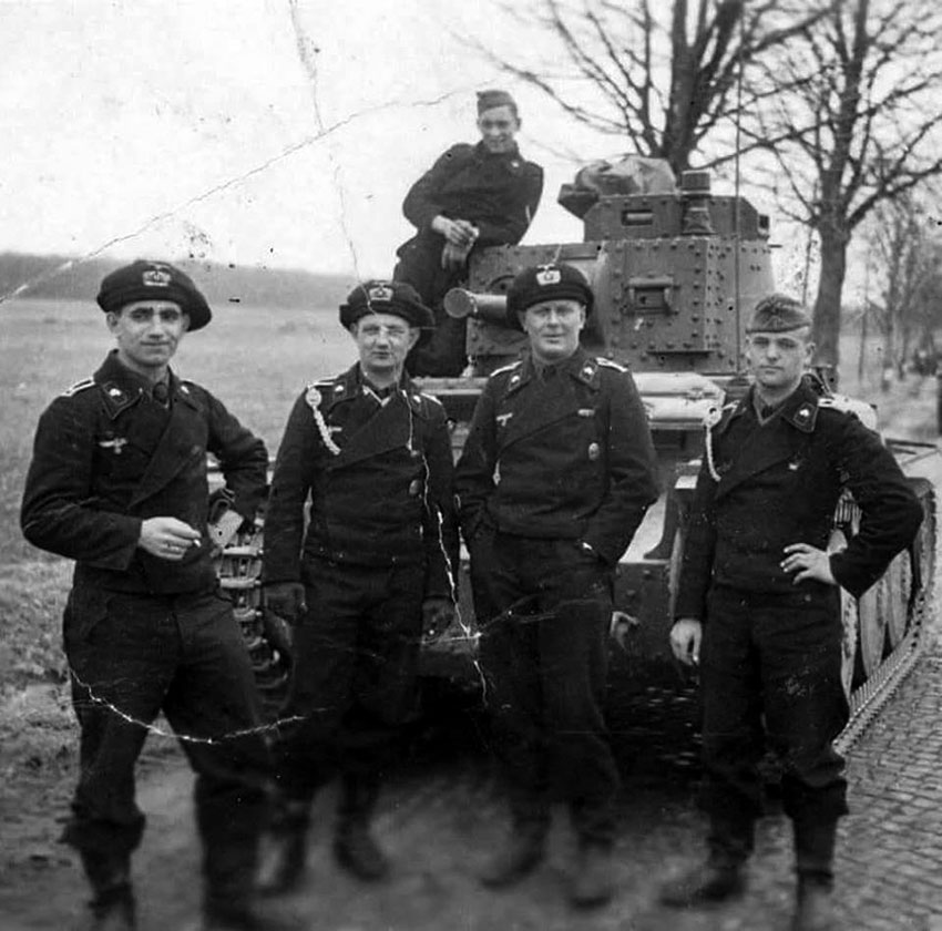 Экипаж танка Pzkpfw 38(t) . Экипаж танка Pzkpfw 38(t) .