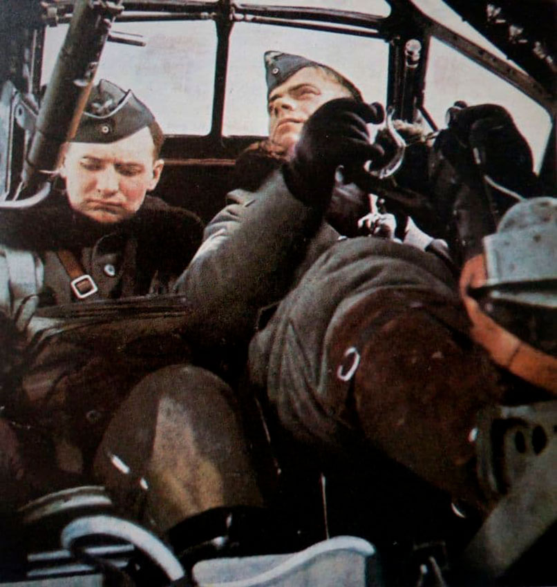 В кабине немецкого бомбардировщика Junkers Ju 88. В кабине немецкого бомбардировщика Junkers Ju 88.