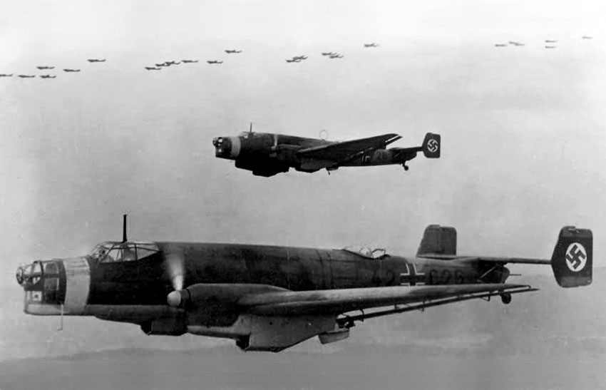 В конце 1942 года было создано две транспортные эскадрильи... В конце 1942 года было создано две транспортные эскадрильи...