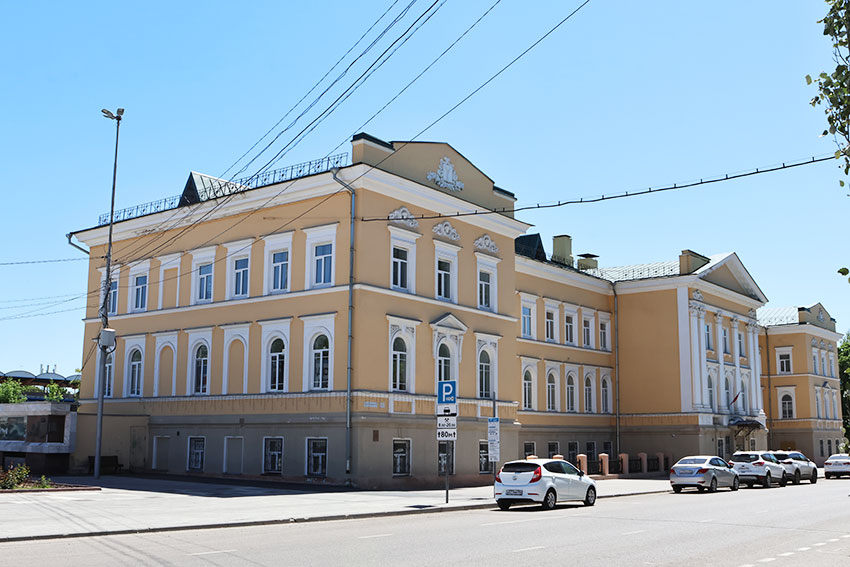 Здание присутственных мест (Саратовский областной колледж искусств) — Саратов, улица Радищева, 22 Здание присутственных мест (Саратовский областной колледж искусств) — Саратов, улица Радищева, 22