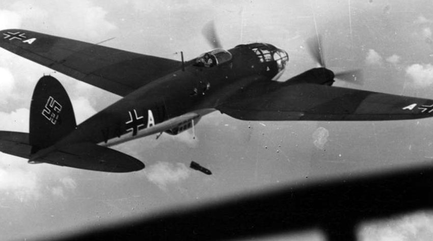 Heinkel He 111P сбросил свою бомбы над Польшей, сентябрь 1939 год