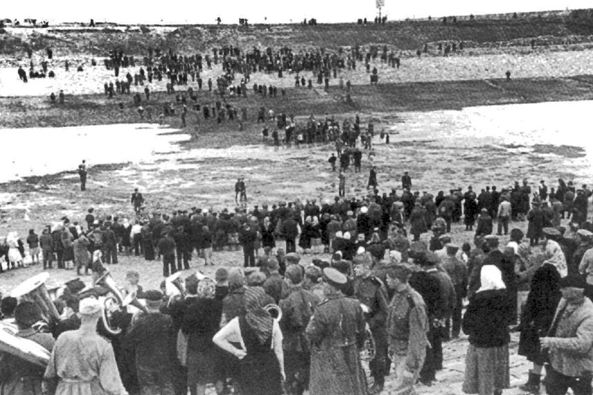 <b>31 мая 1952 года в 13 часов 55 минут воды Волги и Дона слились...