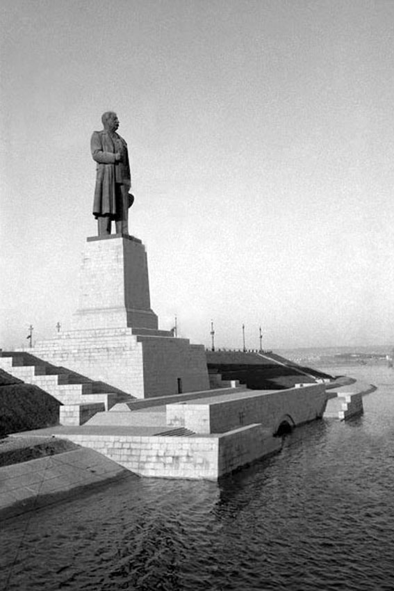 У первого шлюза Волго‑Донского судоходного канала установлен...