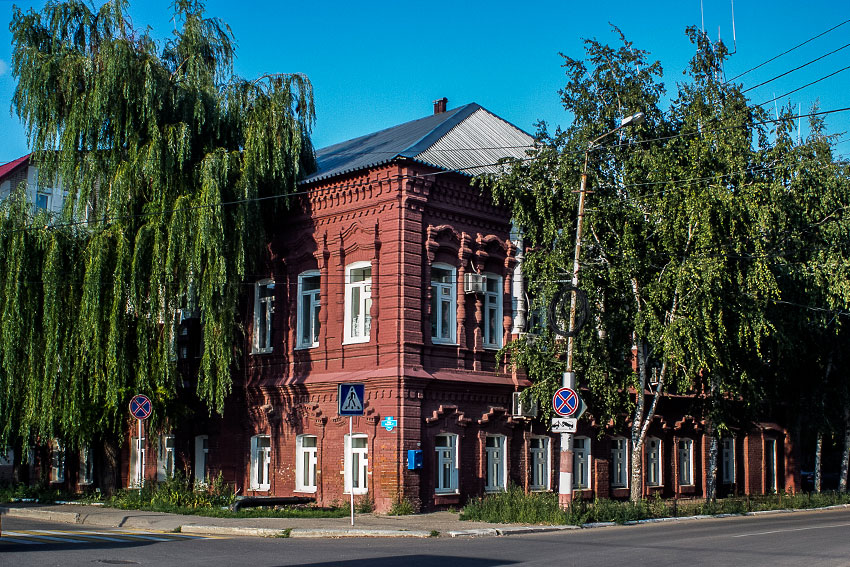 Под "подозрение" попадает старый особняк, расположенный...