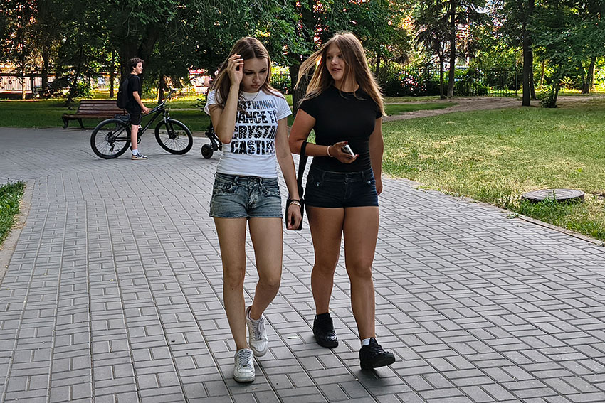 В городе Э....