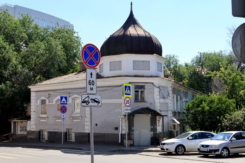 В советские годы Казанский храм был закрыт и разрушен. На...
