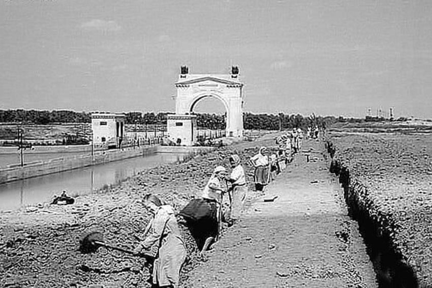 <b>В 1949 году</b> для строительства власти набирали рабочих...