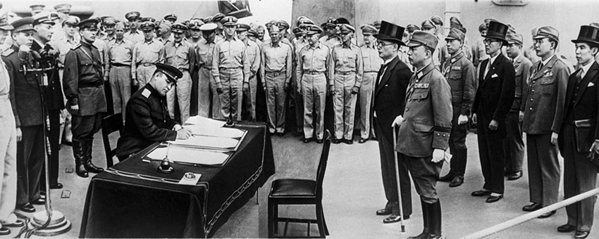 2 сентября 1945 года на борту американского линкора "Миссури"... 2 сентября 1945 года на борту американского линкора "Миссури"...